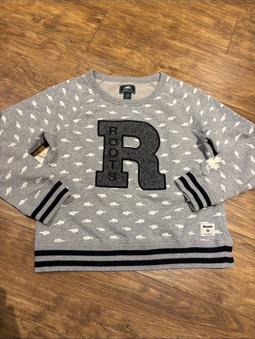 Roots Grey Sweatshirt with Dark Grey 'R' Patch and White Beaver Print